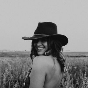 Meet your Posher, Elise